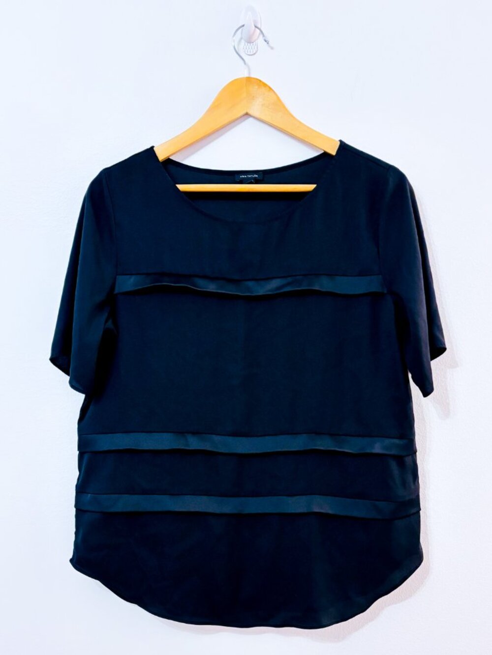 ANN TAYLOR Black Blouse | Satin Trim Office Classic | Medium